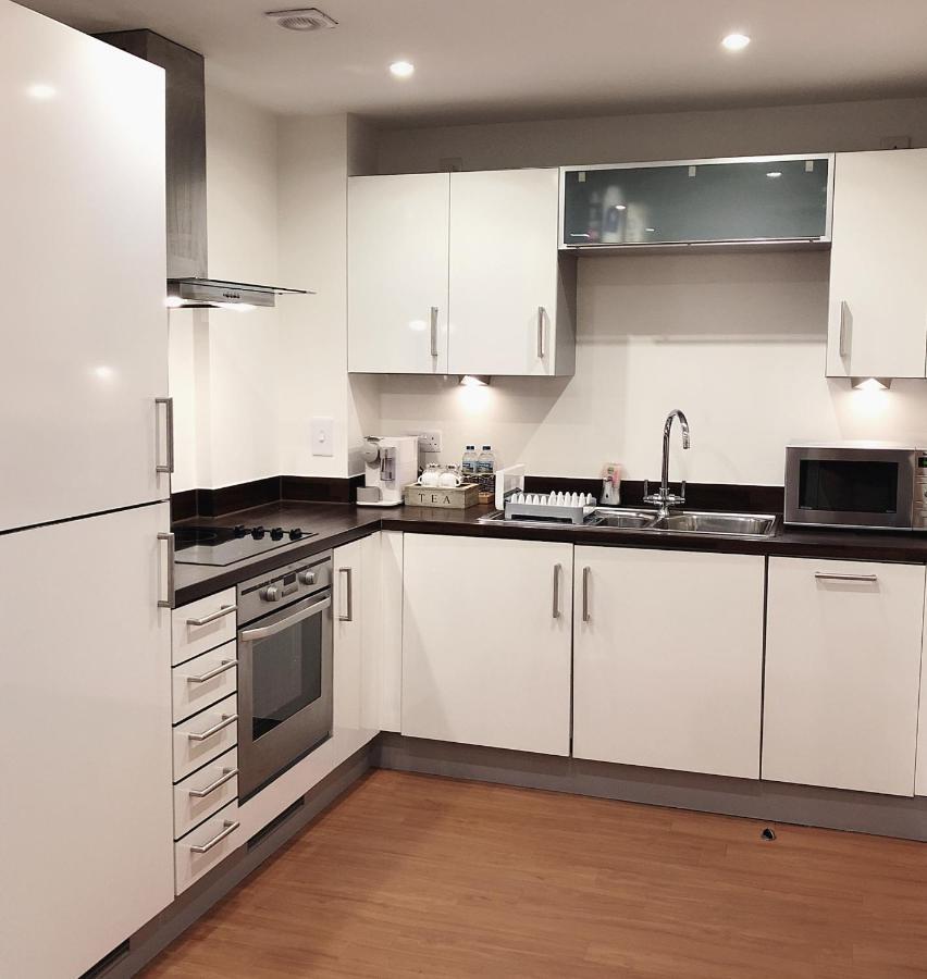 Soak Up The Light At A Soothing, Stylish Apartment In Swansea Marina Kültér fotó