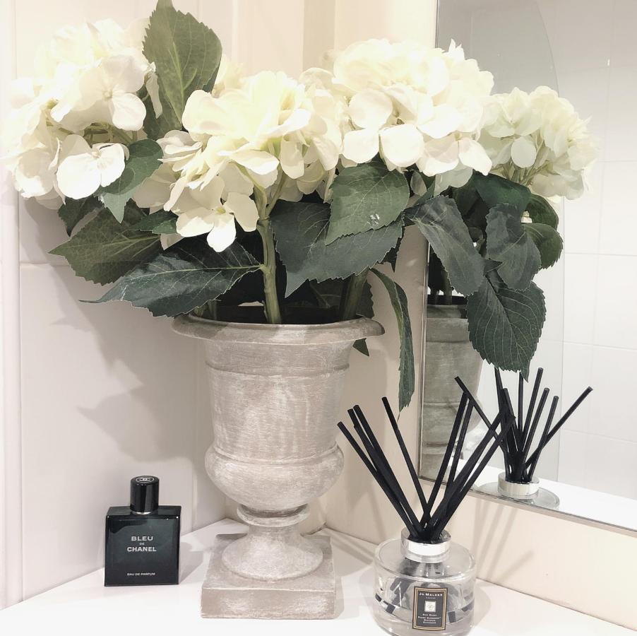 Soak Up The Light At A Soothing, Stylish Apartment In Swansea Marina Kültér fotó