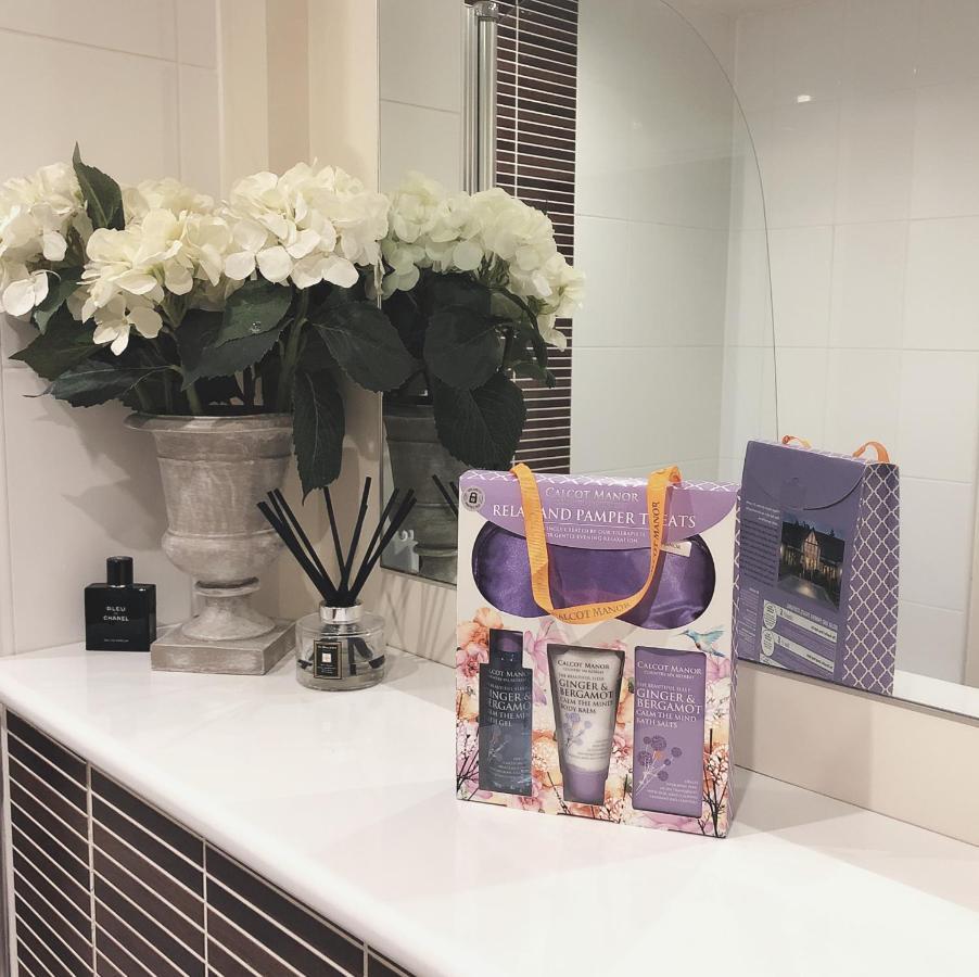 Soak Up The Light At A Soothing, Stylish Apartment In Swansea Marina Kültér fotó